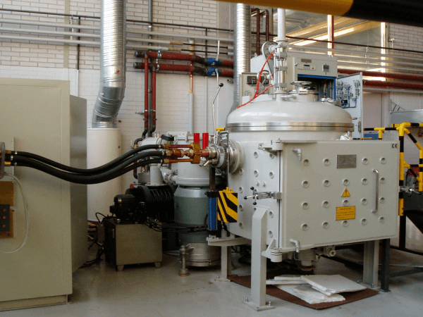 Vacuum induction suspension melting furnace